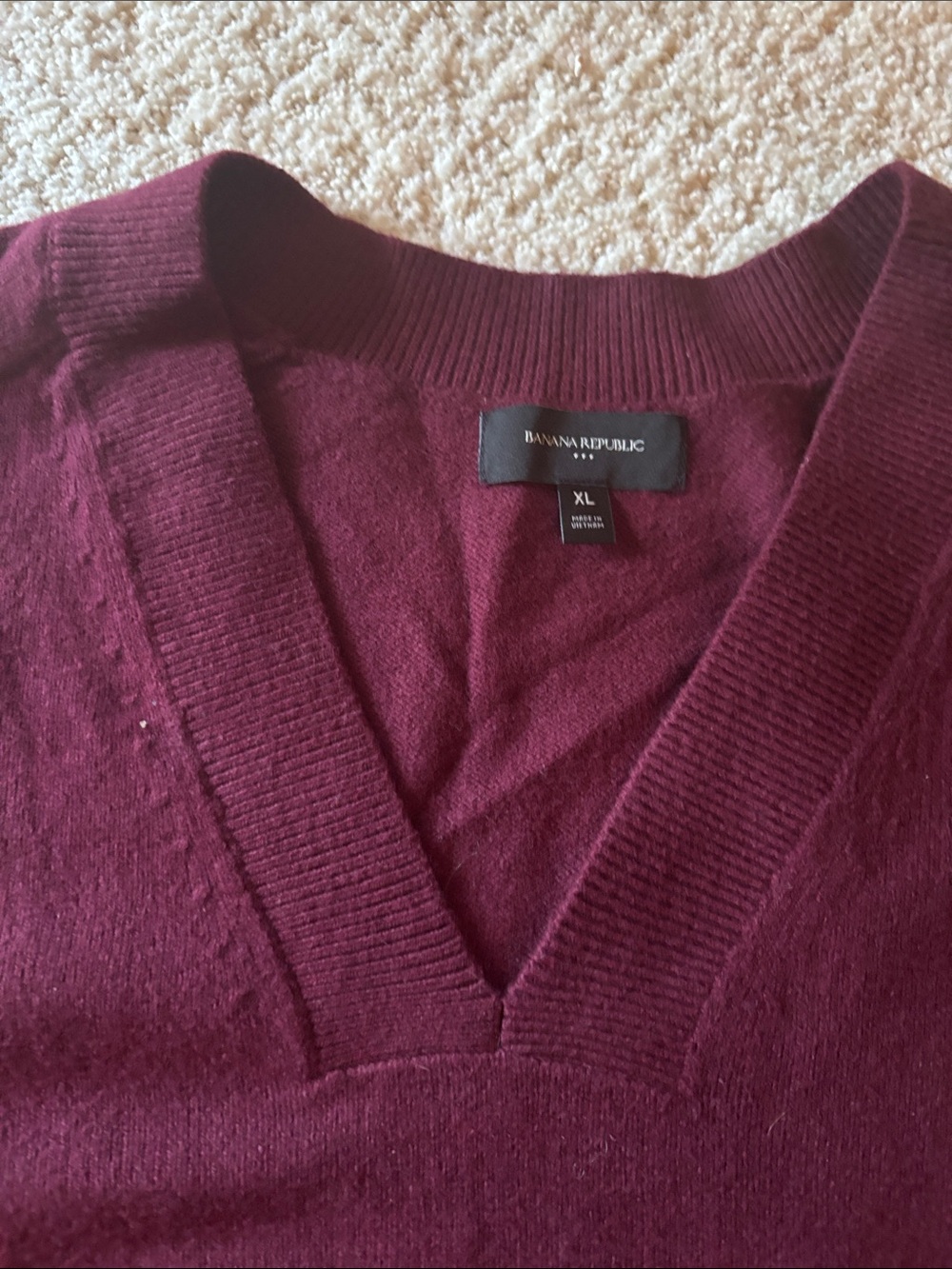 Banana Republic Women's Burgundy V-Neck Sweater in Burgundy
